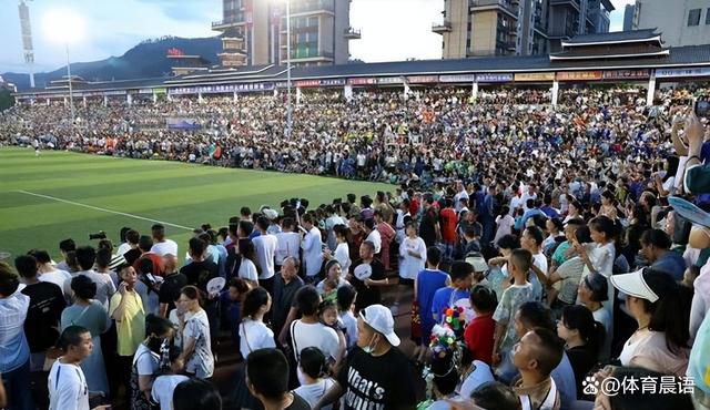 《迷你联萌大冒险》系列小说上市首印量64万册，并不断加印，持续在全国新华书店等书店畅销